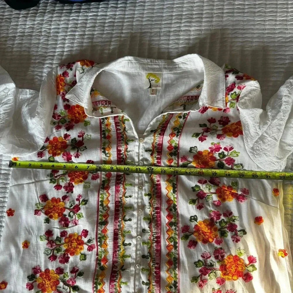 Fig and flower embroidered button-up top size L Tie front floral boho - Picture 7 of 10